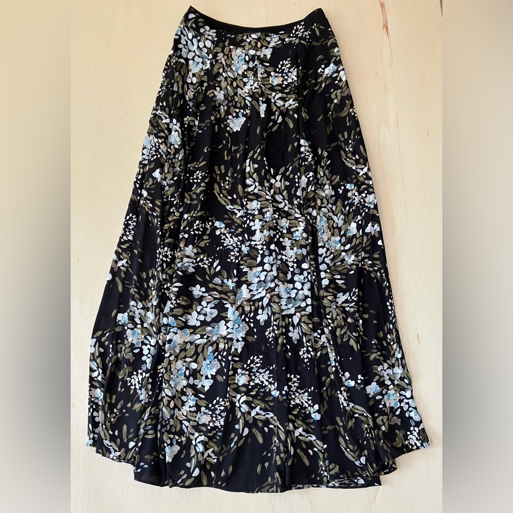 White House Black Market Floral Print Maxi Skirt Size 4 NWT